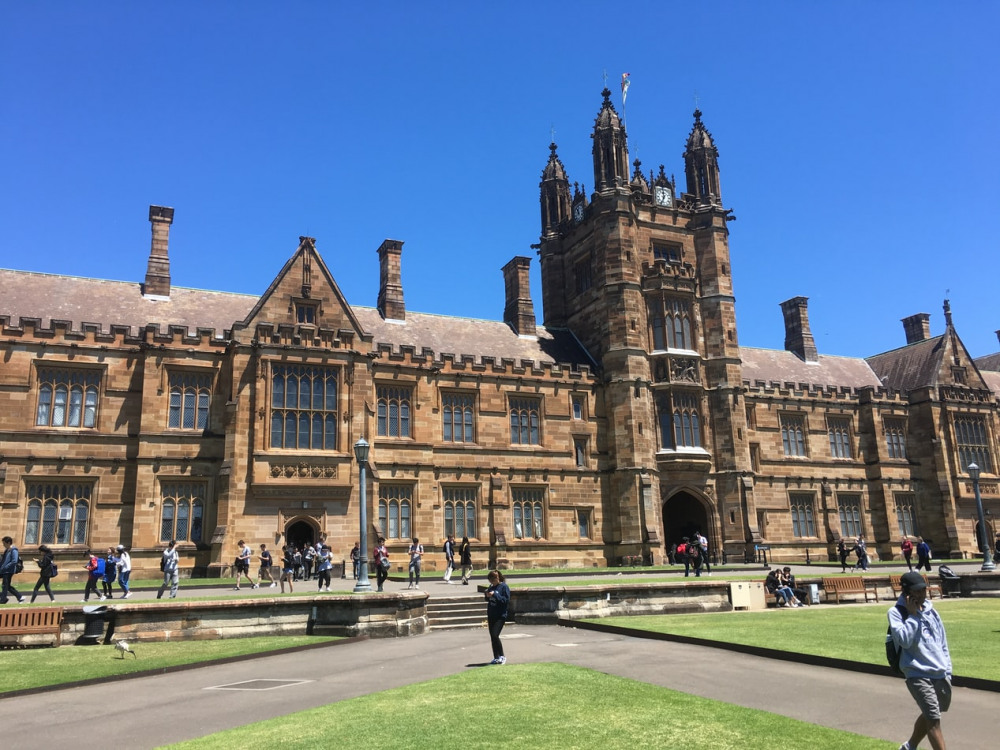 5 mins walk to The University of Sydney